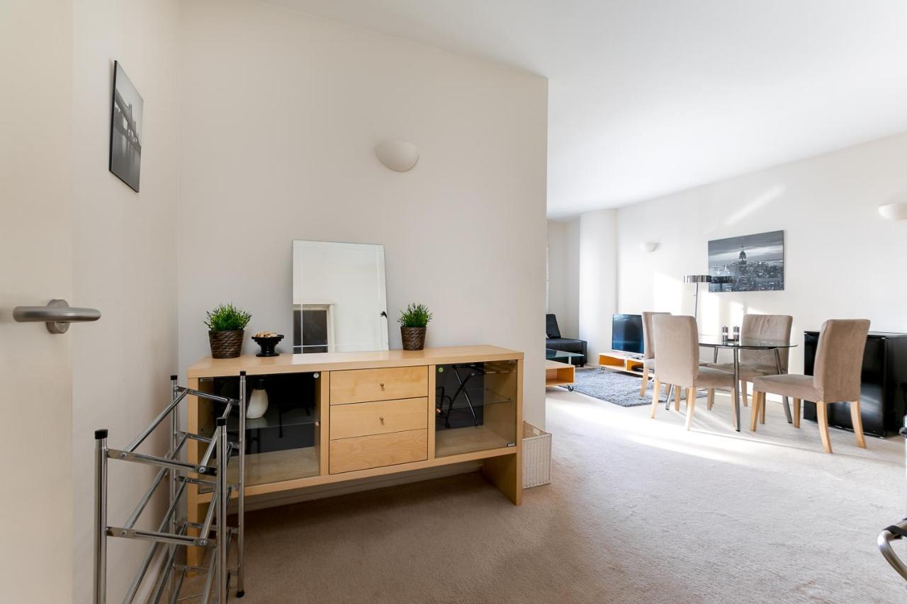 Point West Apartments لندن المظهر الخارجي الصورة
