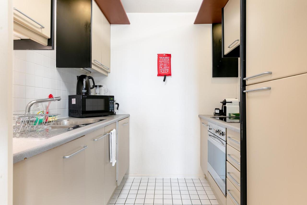 Point West Apartments لندن المظهر الخارجي الصورة