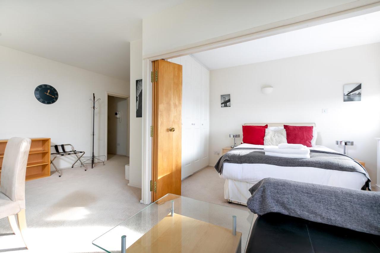 Point West Apartments لندن المظهر الخارجي الصورة